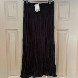 Black crinkle midi skirt